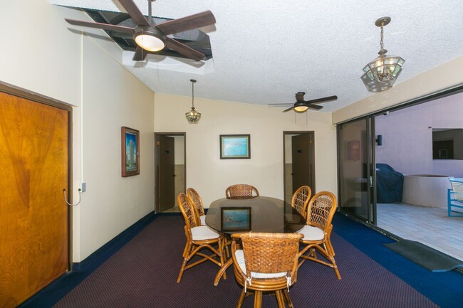 Building Photo - Canterbury Place - Fully renovated with hi...