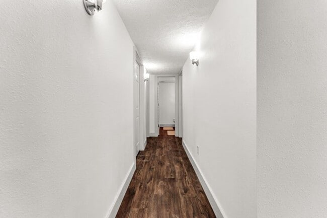 Building Photo - NIXA-5 Bed, 3 bath REMODELED Home | Walkou...