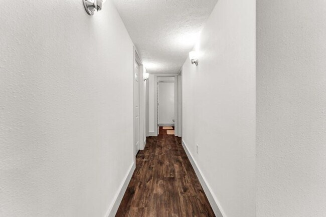 Building Photo - NIXA-5 Bed, 3 bath REMODELED Home | Walkout BASEMENT | Neighborhood Park | Fenced Yard | PETS Wel...