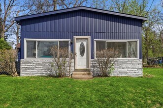 Building Photo - 3-bedroom home with deeded access to all-sports Loon Lake