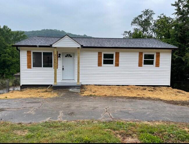 Building Photo - 3106 Greenway Dr