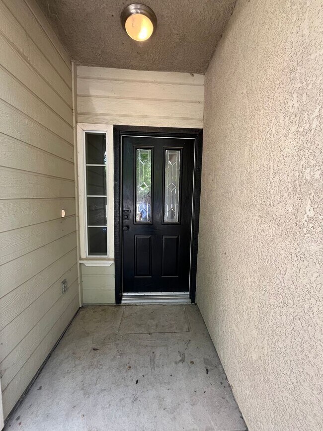 Building Photo - Beautiful Home for rent in Visalia, Ca