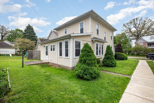 Building Photo - 601 E Gambier St