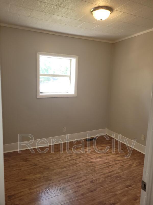 Building Photo - 322 Mcknight St
