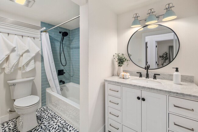 Building Photo - Redmond 4BD / 3BA Home with Central A/C on 3 Acres – Available Now