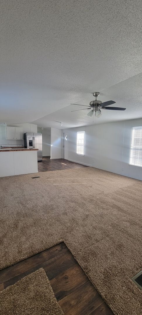 Building Photo - Ready to Move in