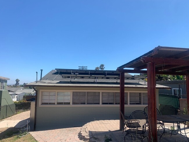 Building Photo - Fully gated Charming craftsman Two bedroom...