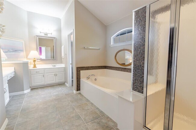 Building Photo - 9201 Trowbridge Cove