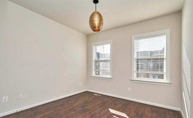 Building Photo - 45116 Kincora Dr