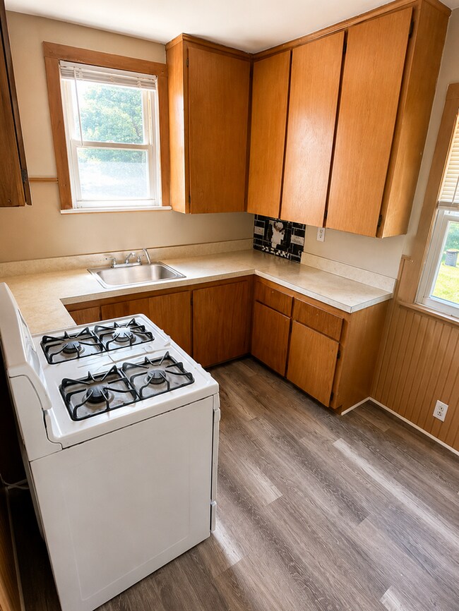 Building Photo - Awesome 3 bedroom Eastpointe Stunner