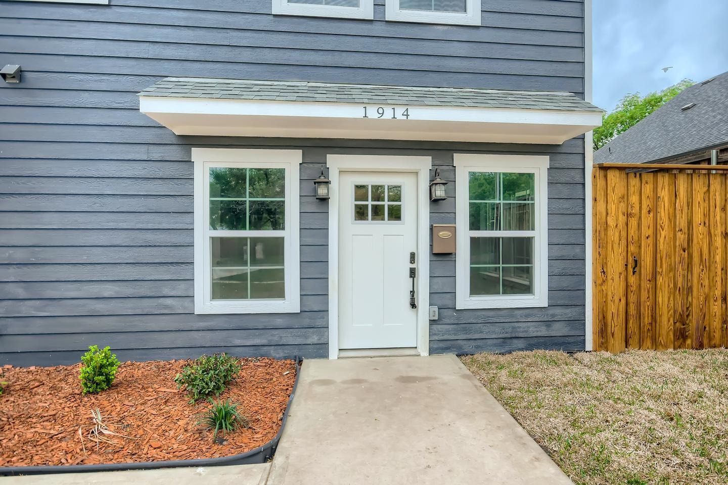 Building Photo - North Oak Cliff home 2 miles from Bishop A...