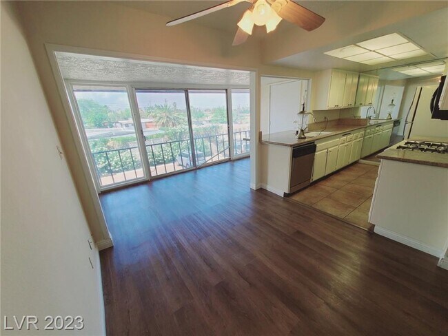 Building Photo - 1390 E Vegas Valley Dr
