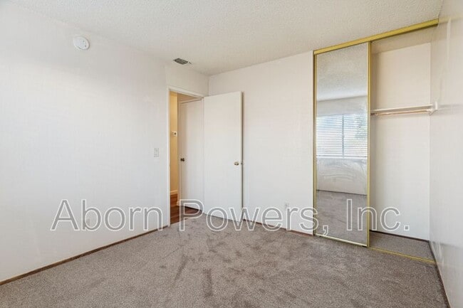 Building Photo - 7025 Catamaran Dr