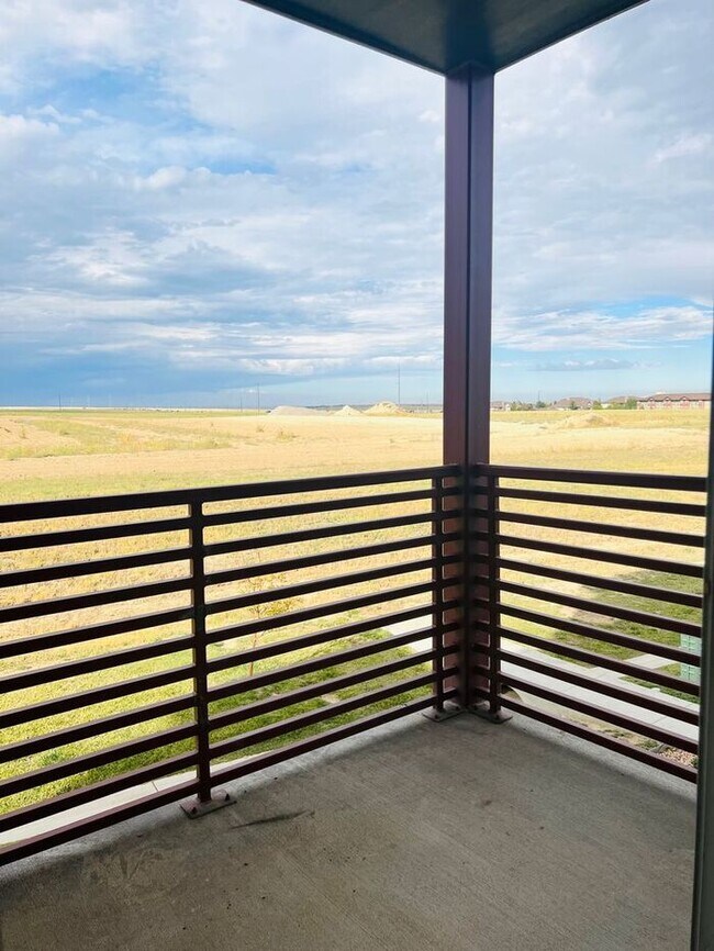 Building Photo - 2 bedroom, 1 bath condo located in Northwest Loveland, CO