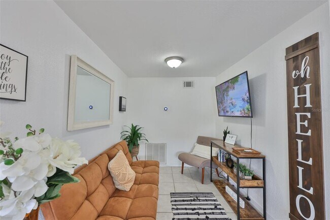 Building Photo - 2575 S Himes Ave