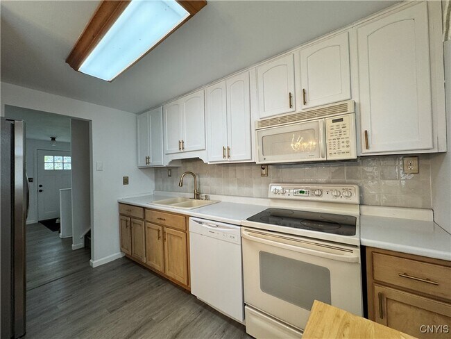 Building Photo - 3671 Gaskin Rd