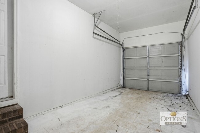 Building Photo - Cul-de-sac home ready to move in!