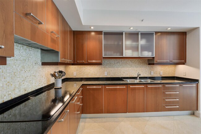 Building Photo - 3101 S Ocean Dr