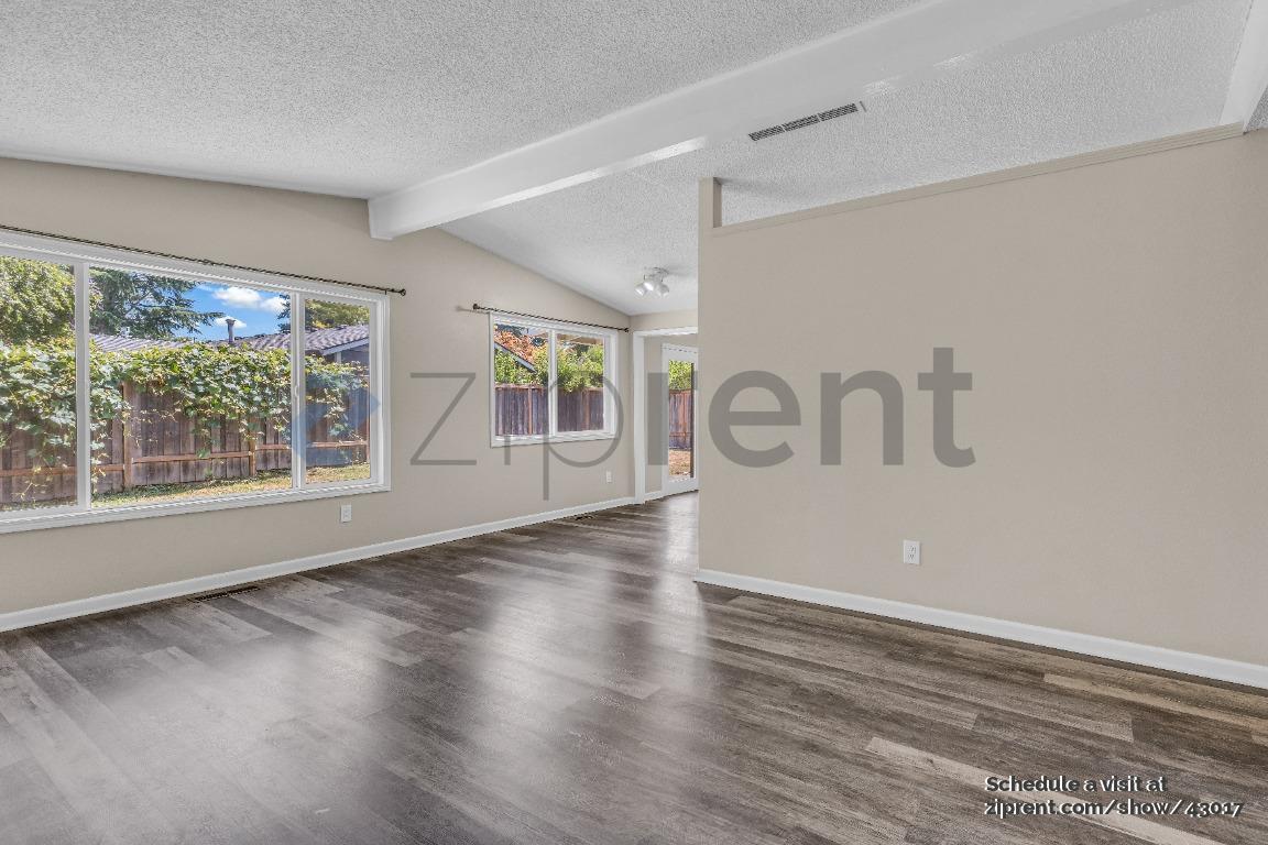 Building Photo - 12805 SW Washington St