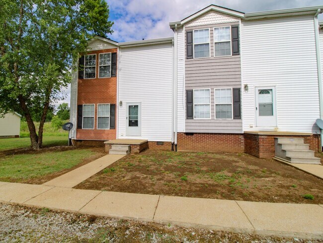 Building Photo - Charming Townhome Close to Downtown Pulaski