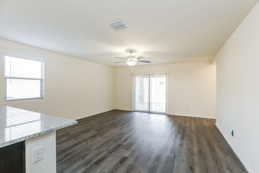 Building Photo - 25430 W Lamont Ave