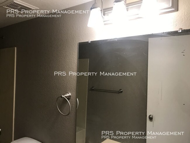 Building Photo - 925 S Longmore