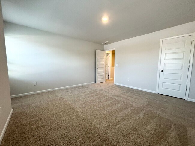 Building Photo - ABSOLUTELY BEAUTIFUL BRAND-NEW BUILD TOWNHOME