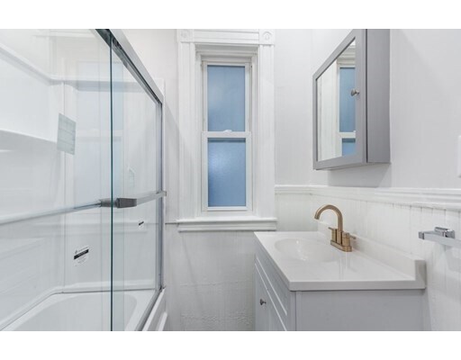 Building Photo - 33 Putnam Ave