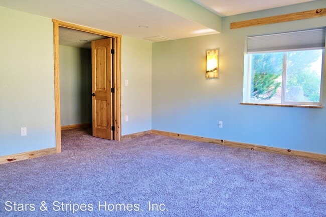 Building Photo - 5 br, 3.5 bath House - 8522 S. Miller Court