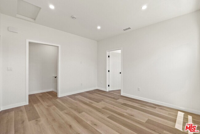 Building Photo - 1305 Lucile Ave