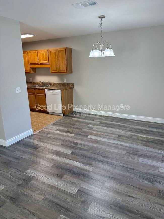 Building Photo - 8440 Chisholm Rd