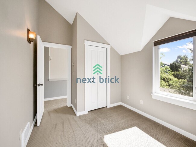 Building Photo - Welcome to this charming 3-bedroom, 2-bathroom home