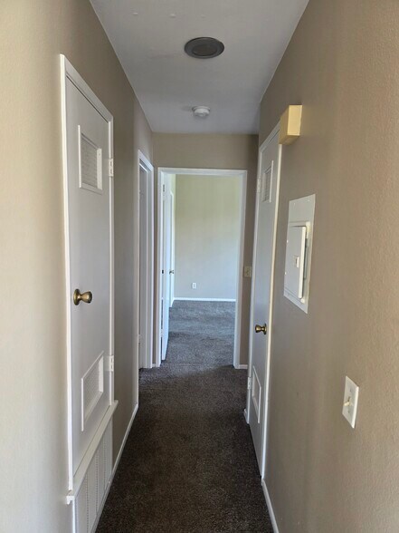 Building Photo - 9378 Twin Trails Dr