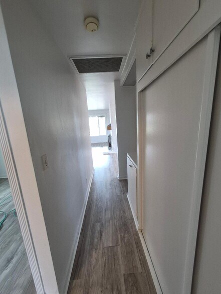 Building Photo - 4861 Lehrer Dr