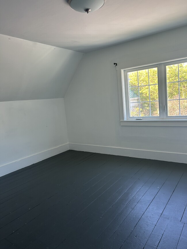 Building Photo - 11 Trinity St