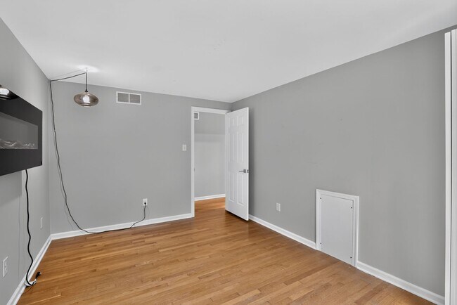 Building Photo - 6 Mill Race Pl