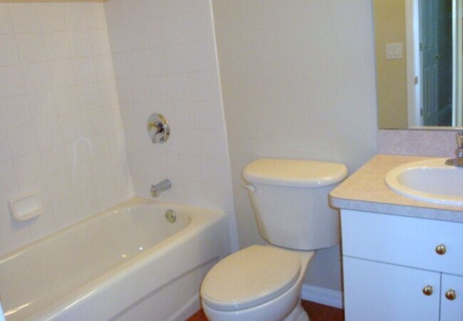 Building Photo - 2737 Tottenham Dr