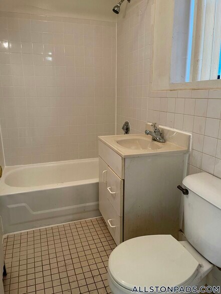 Building Photo - 11 Barrows St