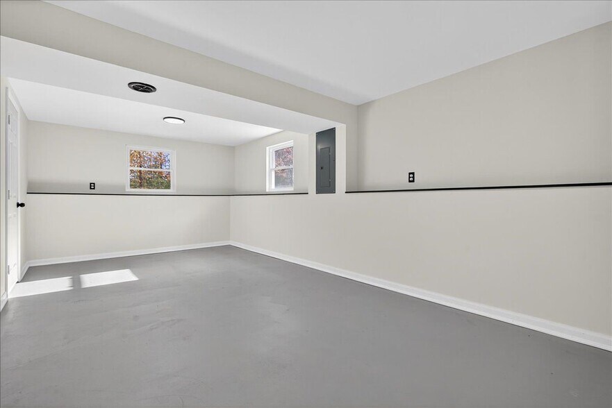 Building Photo - 12 Kristan Dr