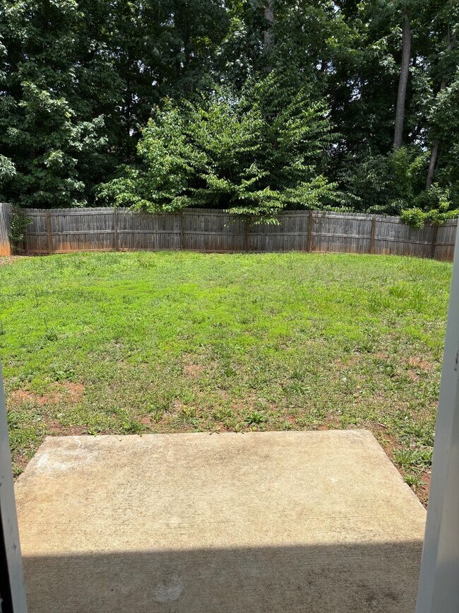Building Photo - Four Bedroom Home In Mineral Springs/Unive...