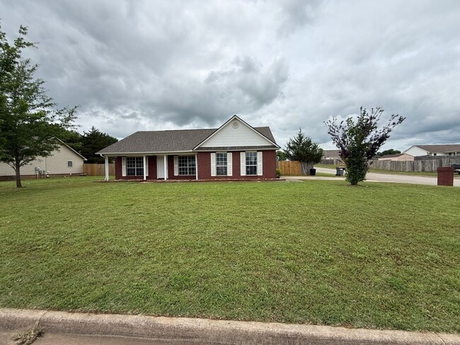 Building Photo - Nice 3 Bed 2 Bath House.  Yard Care Included.  Gas Heat & Hot Water
