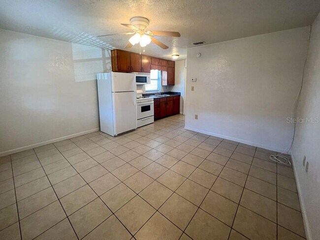 Building Photo - 1406 SW 18th Pl
