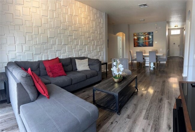 Building Photo - 8121 Fan Palm Way