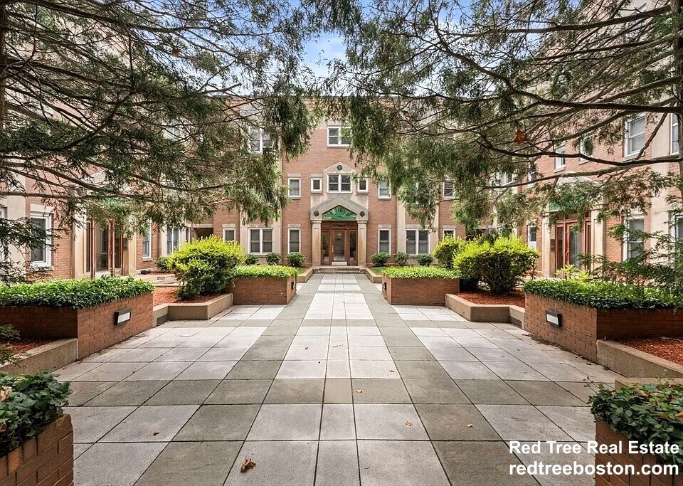 Building Photo - 28 Parkman St