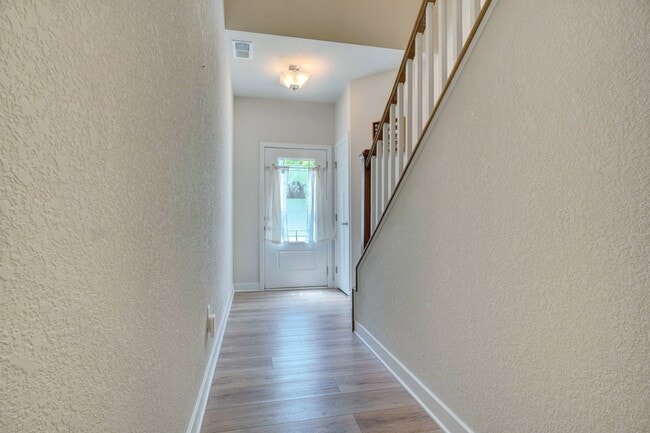 Building Photo - 528 Eldridge Ln