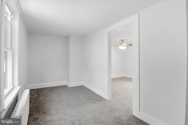 Building Photo - 819 E Marion St