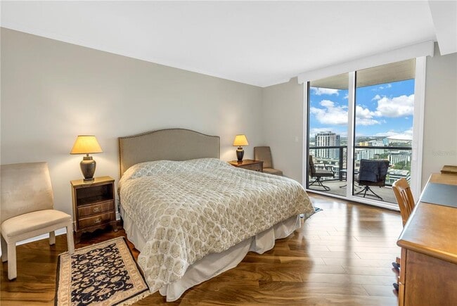 Building Photo - 1 Beach Dr SE