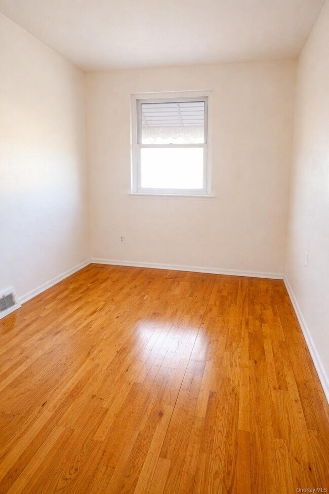 Building Photo - 1958 Burke Ave