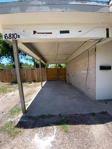 Building Photo - 6810 Trail Lake Dr