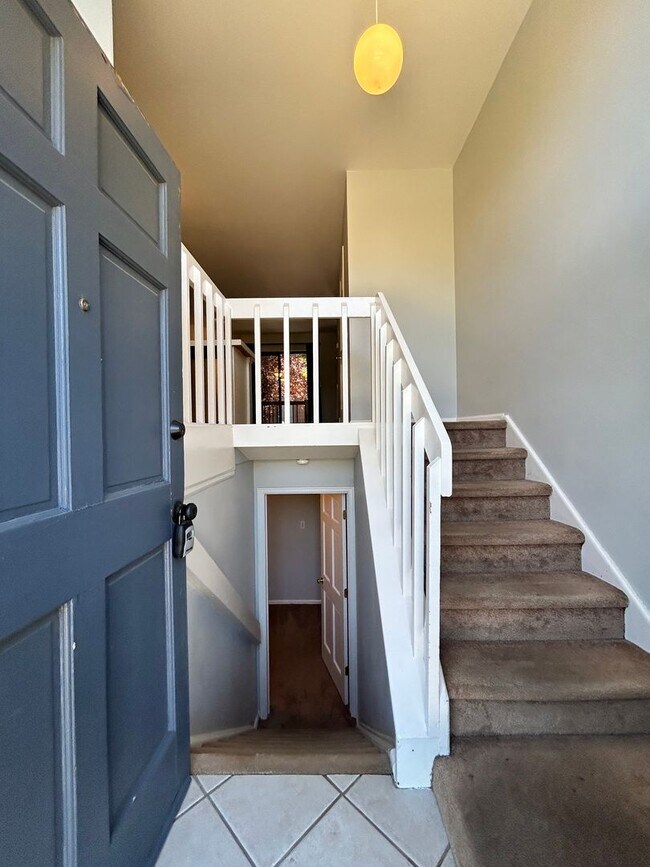 Building Photo - Hidden Gem in Downtown Boulder! 3 Bed 2 Bath Condo Available